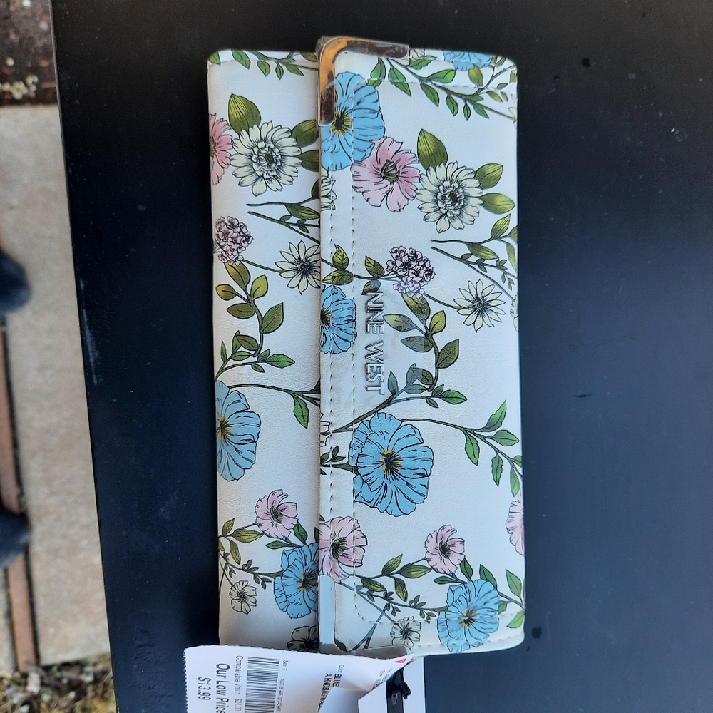 Nine west wallet